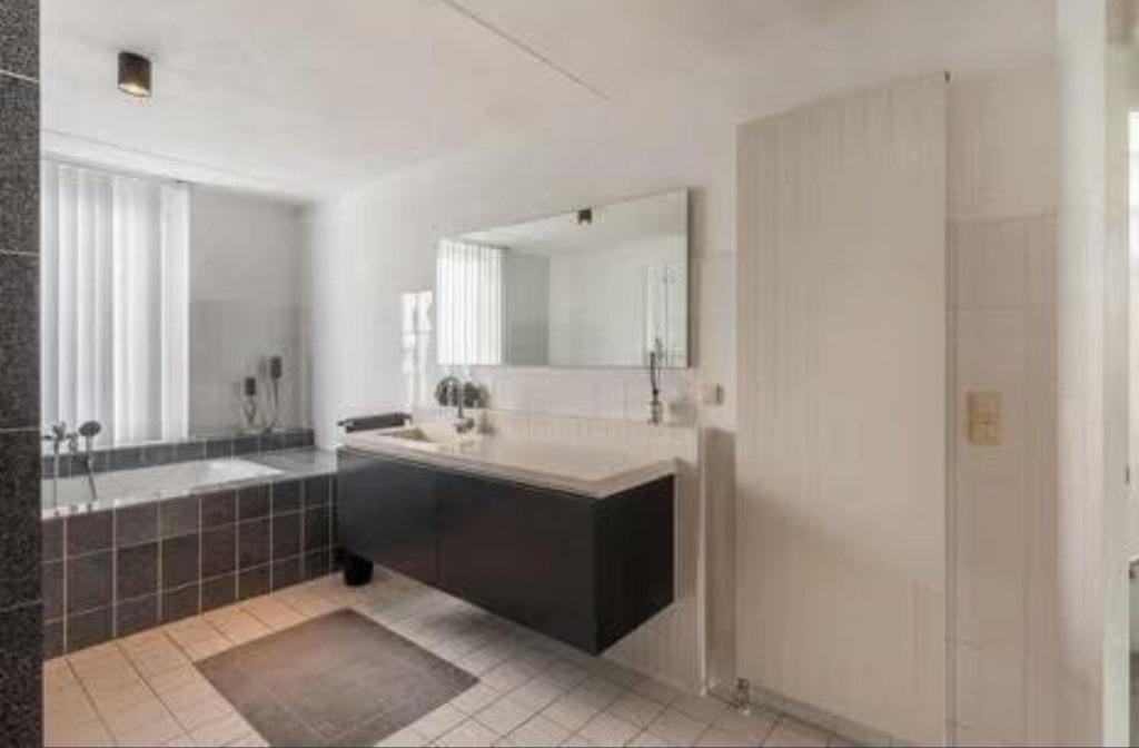 Moderne badkamer met wastafelkast en ligbad, Ophalen, Gebruikt, 150 tot 200 cm, Minder dan 100 cm