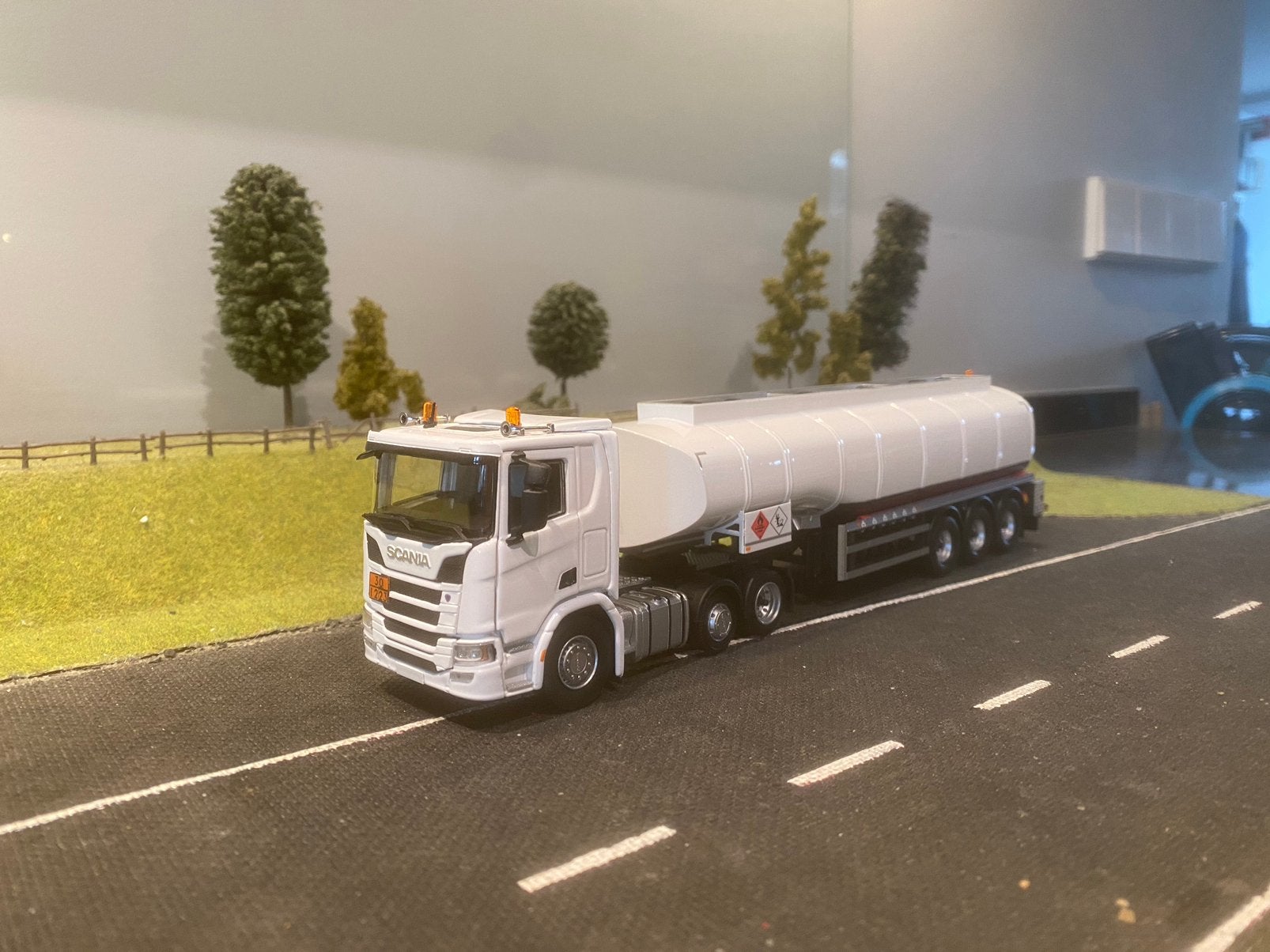 Scania next met tankoplegger van White line, Ophalen of Verzenden, Zo goed als nieuw, Bus of Vrachtwagen, Overige merken