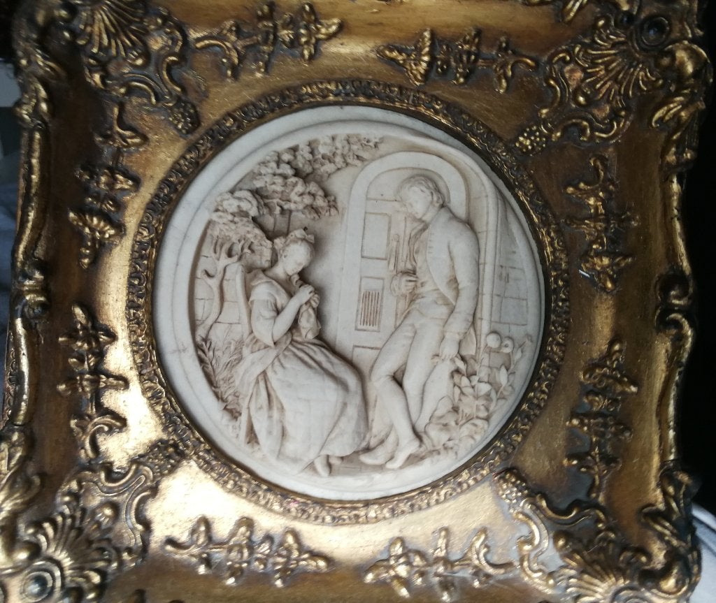 Antiek relief in biscuit in vergulde lijst., Antiek en Kunst, Ophalen