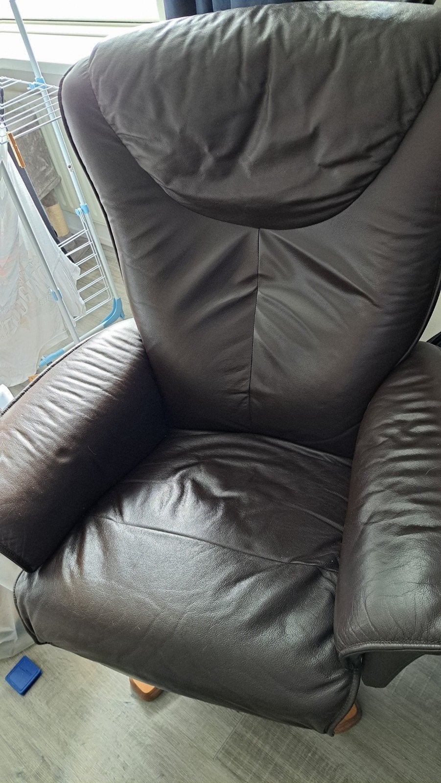 Donker bruine leren relaxstoel, Huis en Inrichting, Fauteuils, Ophalen, Gebruikt, Minder dan 75 cm, 50 tot 75 cm