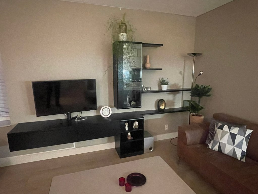 modern zwart houten wandmeubel (338 cm breed), Ophalen, Met deur(en), 300 cm of meer, Zo goed als nieuw