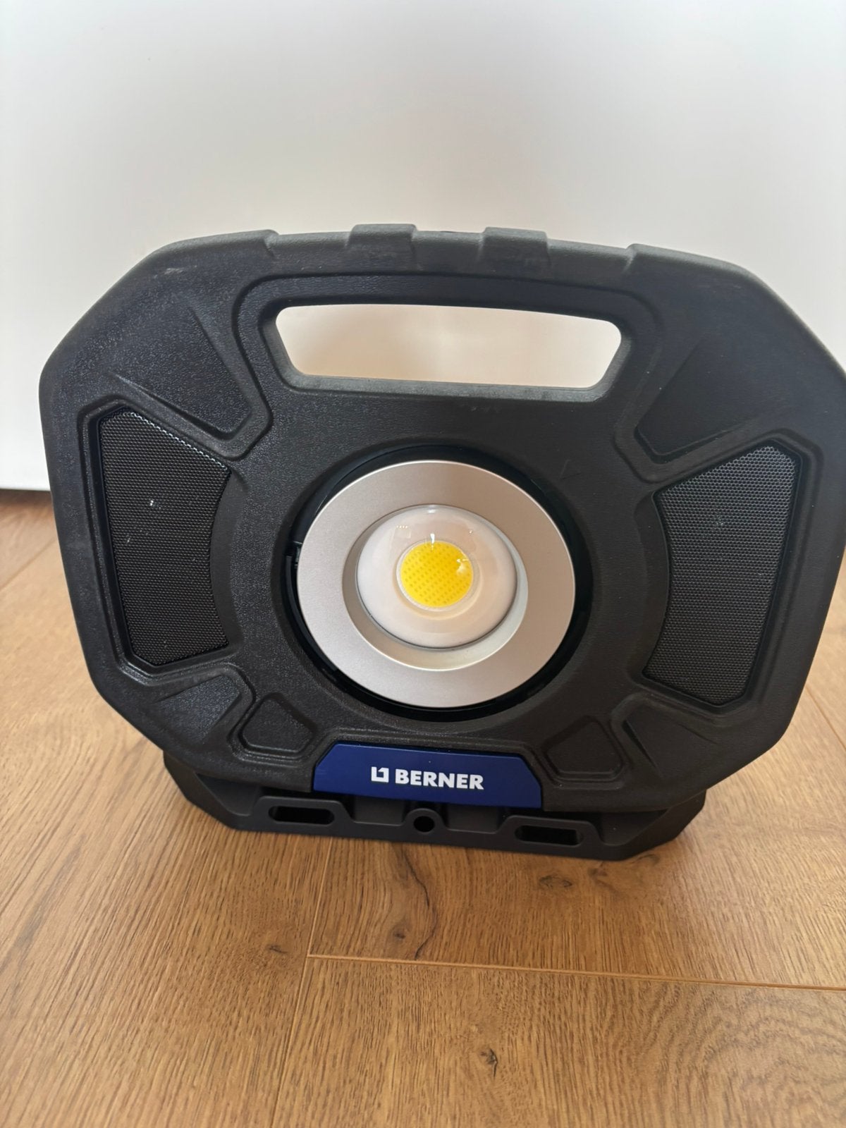 LED FLOODER Bouwlamp Nieuw met Radio erin usb aansluiting, Ophalen of Verzenden, Zo goed als nieuw, Minder dan 50 watt