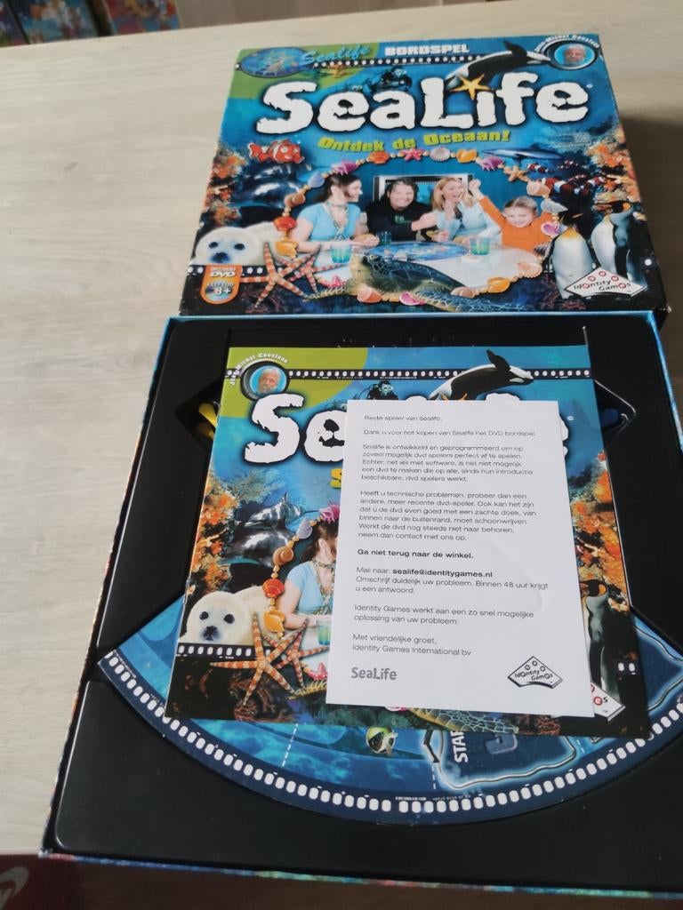 SeaLife Bordspel: Ontdek de Oceaan! (met DVD), Ophalen of Verzenden, Drie of vier spelers, Info@identitygames.nl, Postbus 100, 2400 AC Alphen aan den Rijn, Nederland