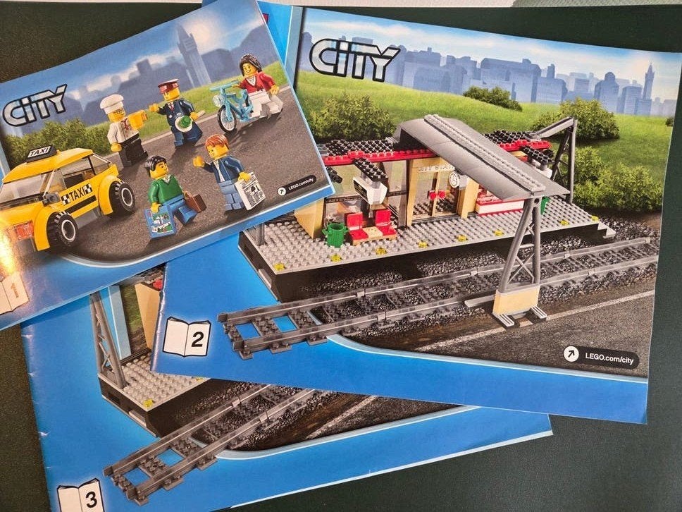 LEGO City Treinstation 60050 en Taxi met Minifiguren, Ophalen, Zo goed als nieuw, Overige merken