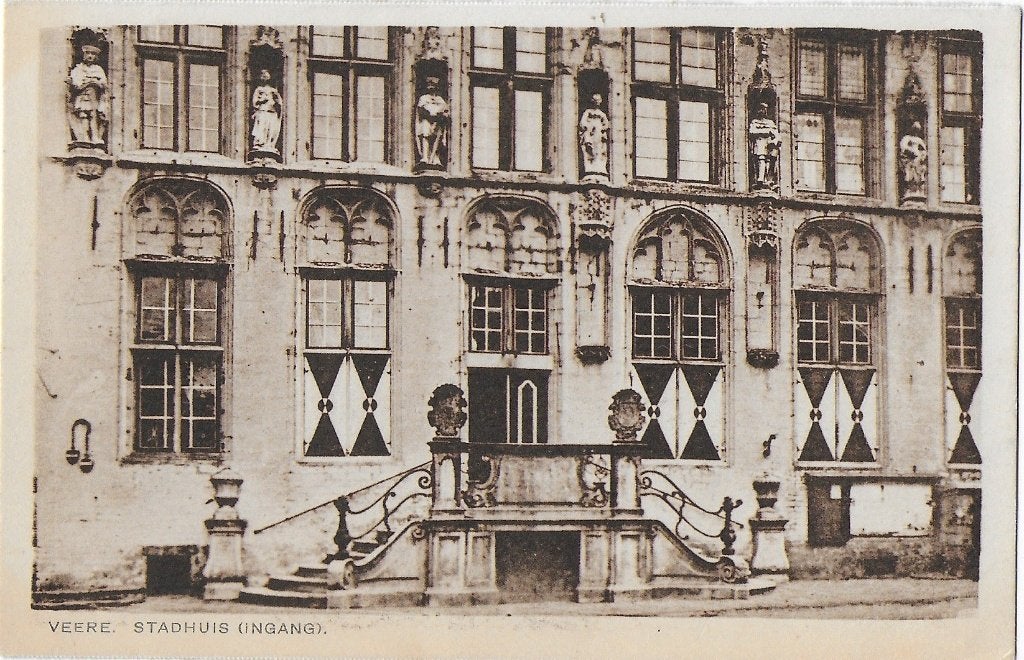 Q20 Ongelopen oude ansichtkaart ingang stadhuis veere, Ophalen of Verzenden, 1960 tot 1980, Gelopen, Zeeland