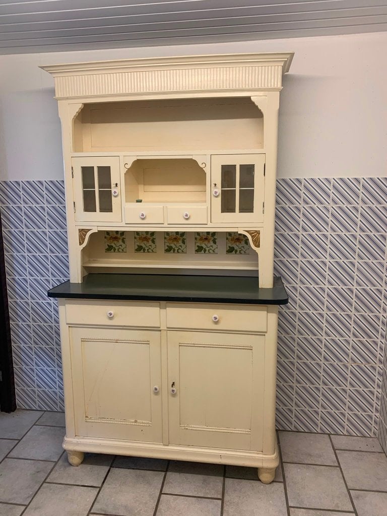 Cream-colored vintage brocante buffet cabinet, Ophalen