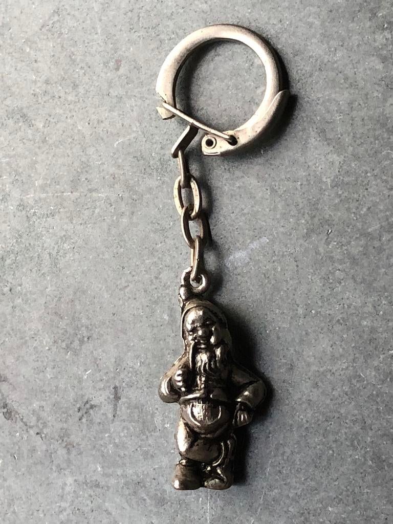 Vintage sleutelhanger met pijp rokende kabouter (Efteling?), Verzamelen, Ophalen of Verzenden, Gebruikt, Knuffel of Figuurtje