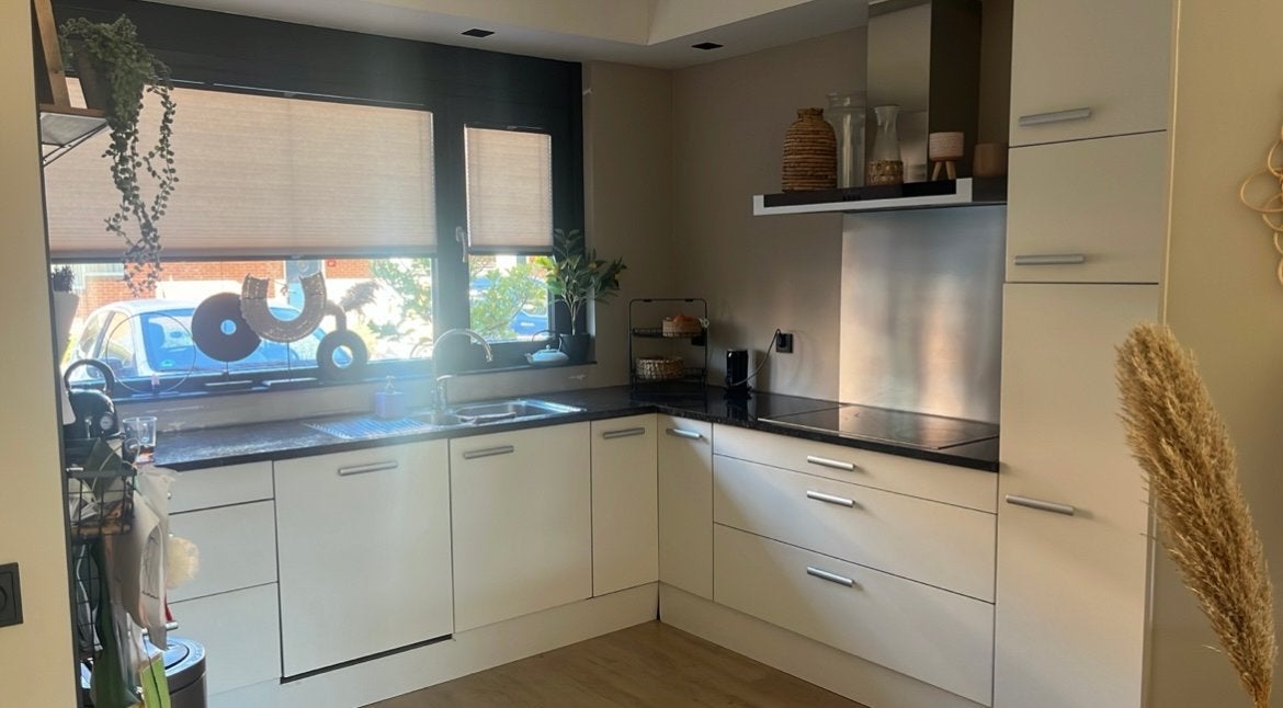 Moderne hoekkeuken met apparatuur, Ophalen, Gebruikt, Hoekkeuken, Crème