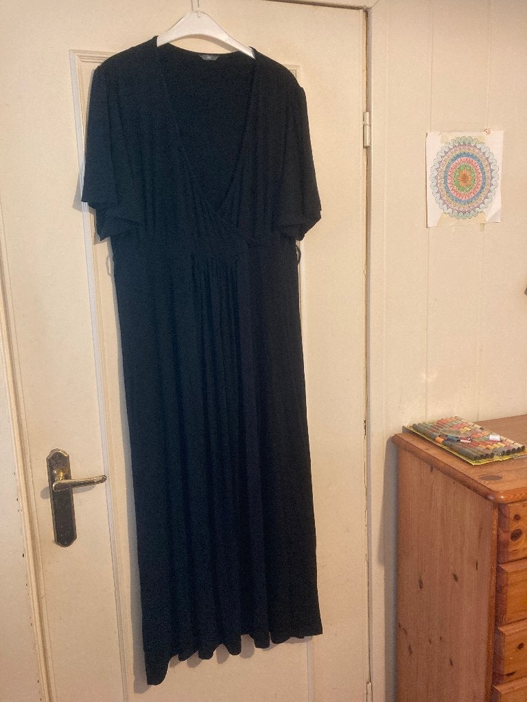 Aparte lange wijde en rekbare zwarte viscose jurk, maat 46, Kleding | Dames, Grote Maten, Verzenden, Zo goed als nieuw, Zwart