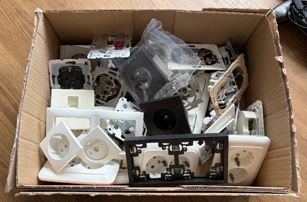 Assortiment wandcontactdozen, schakelaars en dimmer, Ophalen, Gebruikt, Schakelaar