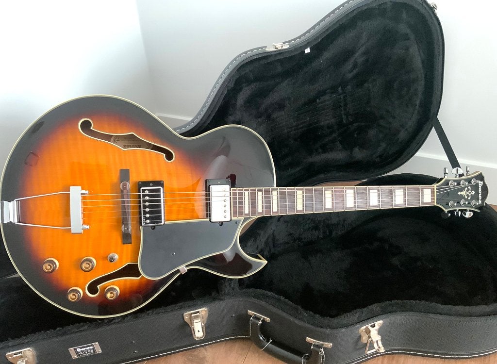 Ibanez AKJ95 hollowbody - 2014 incl. koffer, Muziek en Instrumenten, Snaarinstrumenten | Gitaren | Elektrisch, Ophalen, Zo goed als nieuw