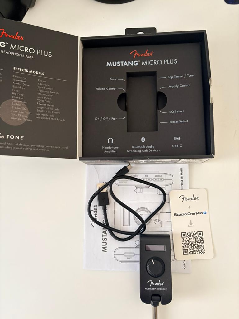 Fender Mustang Micro Plus, Ophalen of Verzenden, Zo goed als nieuw, Minder dan 50 watt