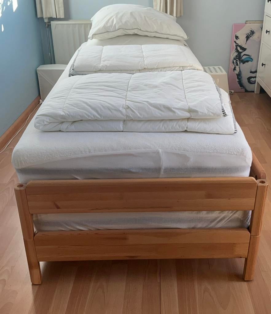 Utåker stabelbaar bed met twee matrassen, Ophalen, Tweepersoons, Zo goed als nieuw, 80 cm