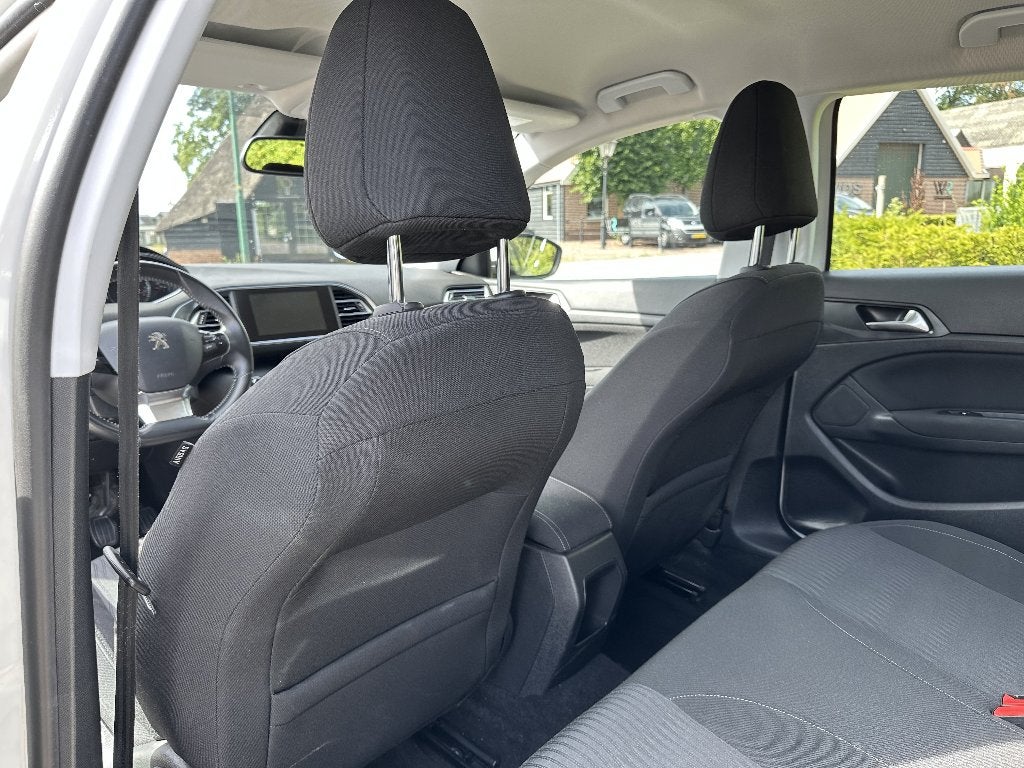 Foto 22 van Peugeot 308 1.2 Allure | Riem Vervangen! | CarPlay | PDC|ECC