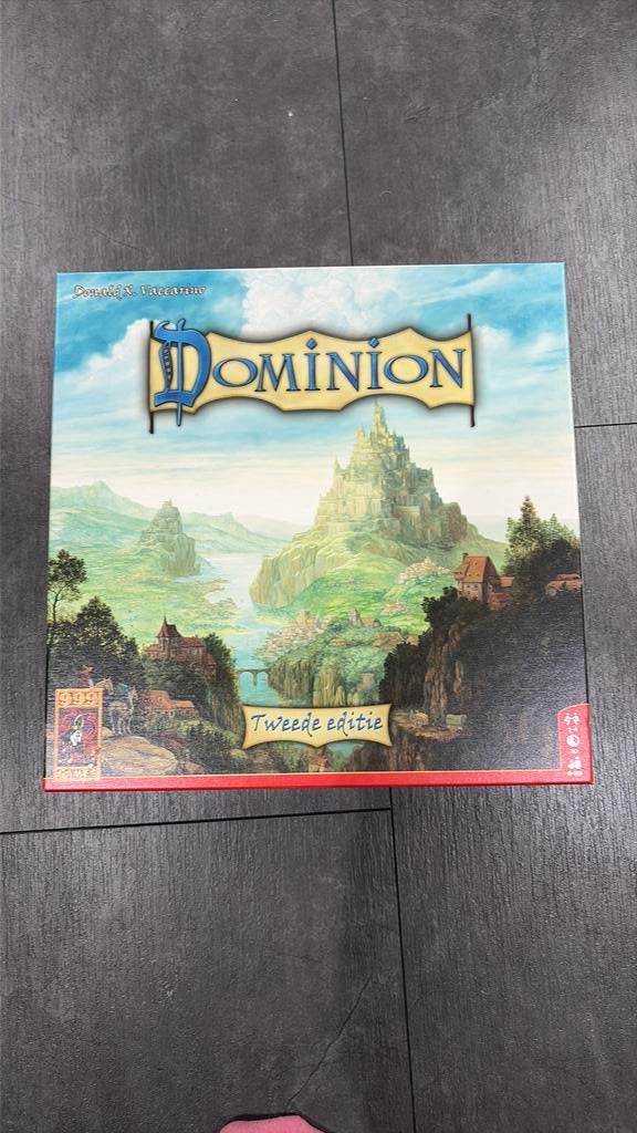 Dominion, Ophalen of Verzenden, Zo goed als nieuw