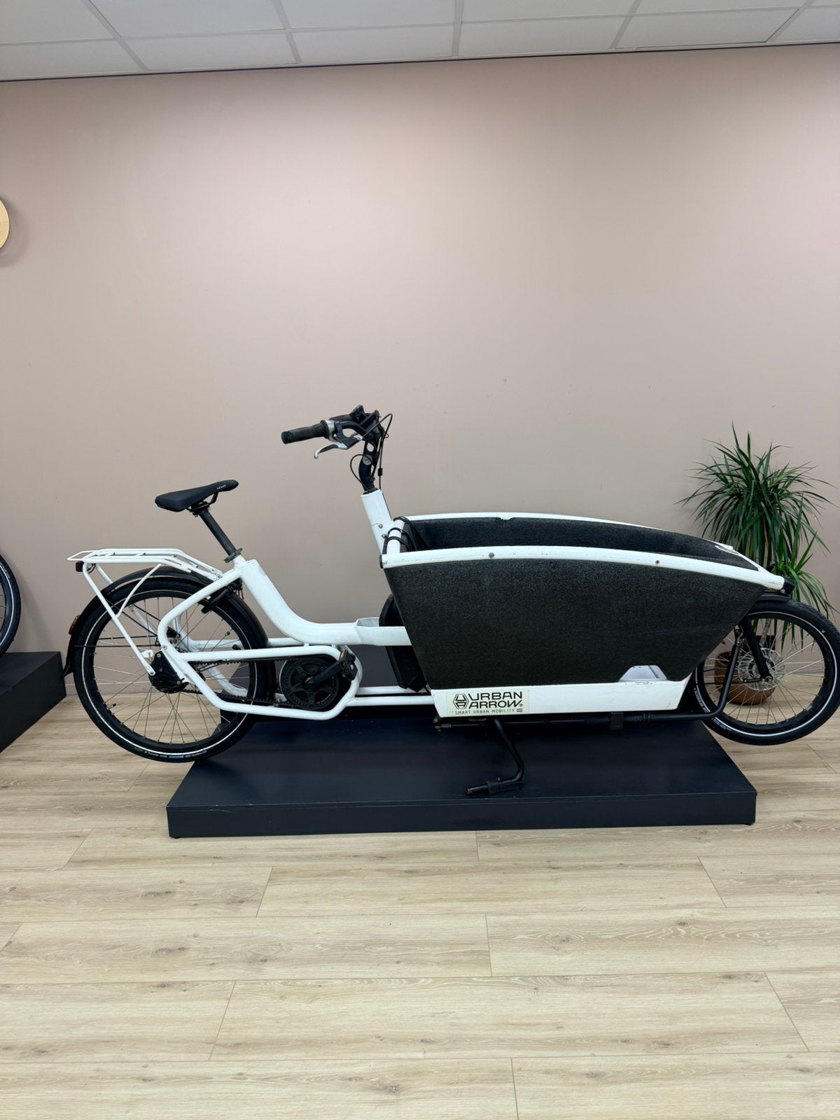 Urban arrow family/ bosch 500wh/ active/, Ophalen, Zo goed als nieuw