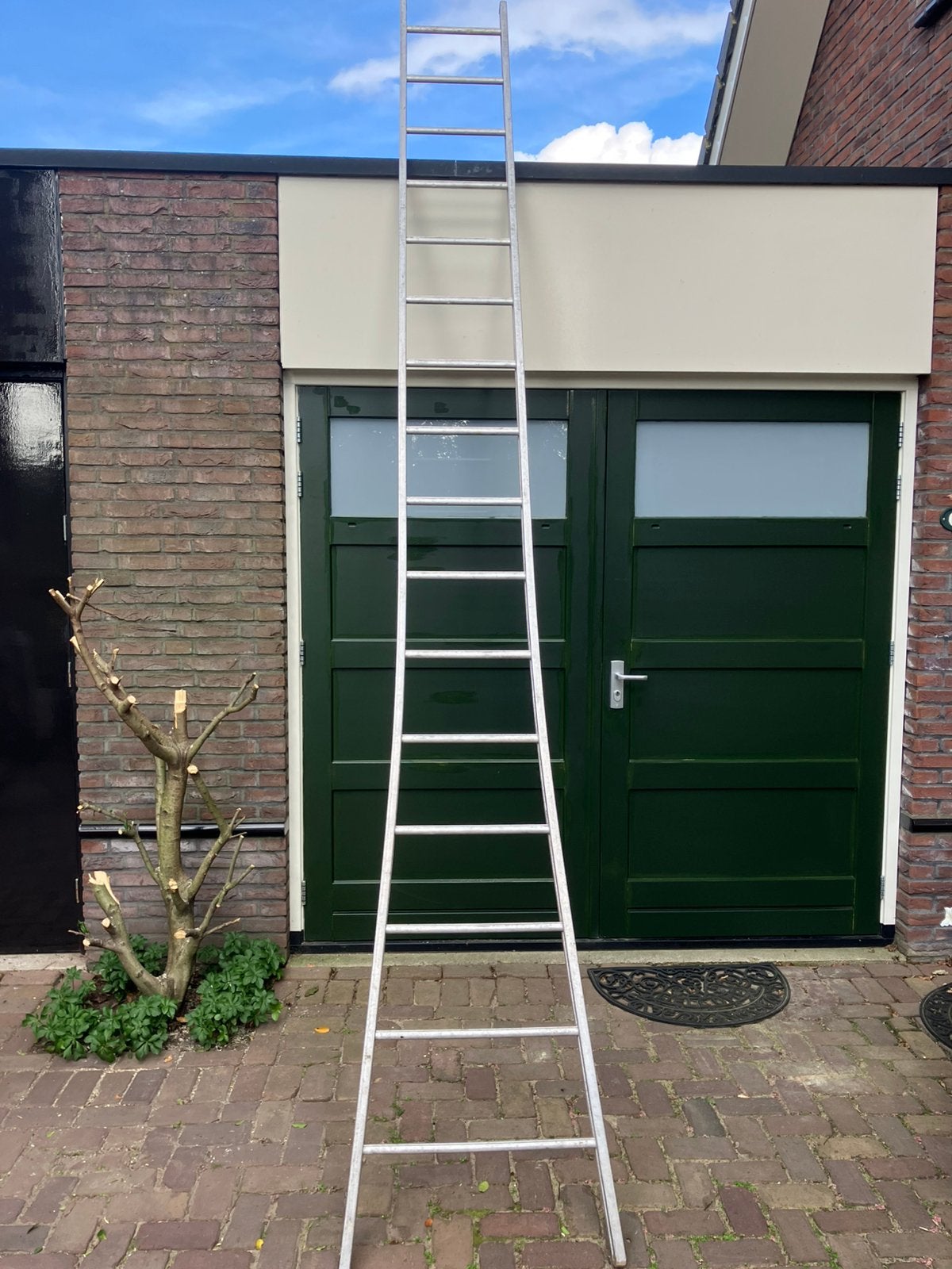 Stevige aluminium ladder, 16 sporten, Doe-het-zelf en Verbouw, Ladders en Trappen, Ophalen, Gebruikt, Ladder, 4 meter of meer