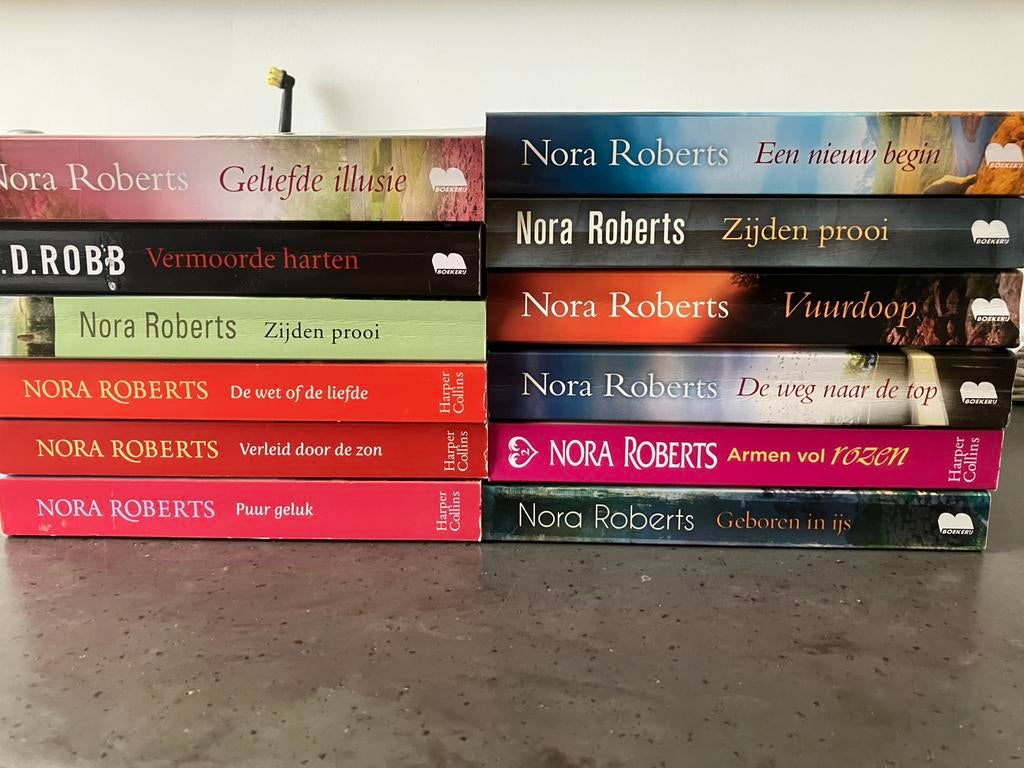 12 boeken van Nora Roberts, Boeken, Ophalen of Verzenden, Zo goed als nieuw