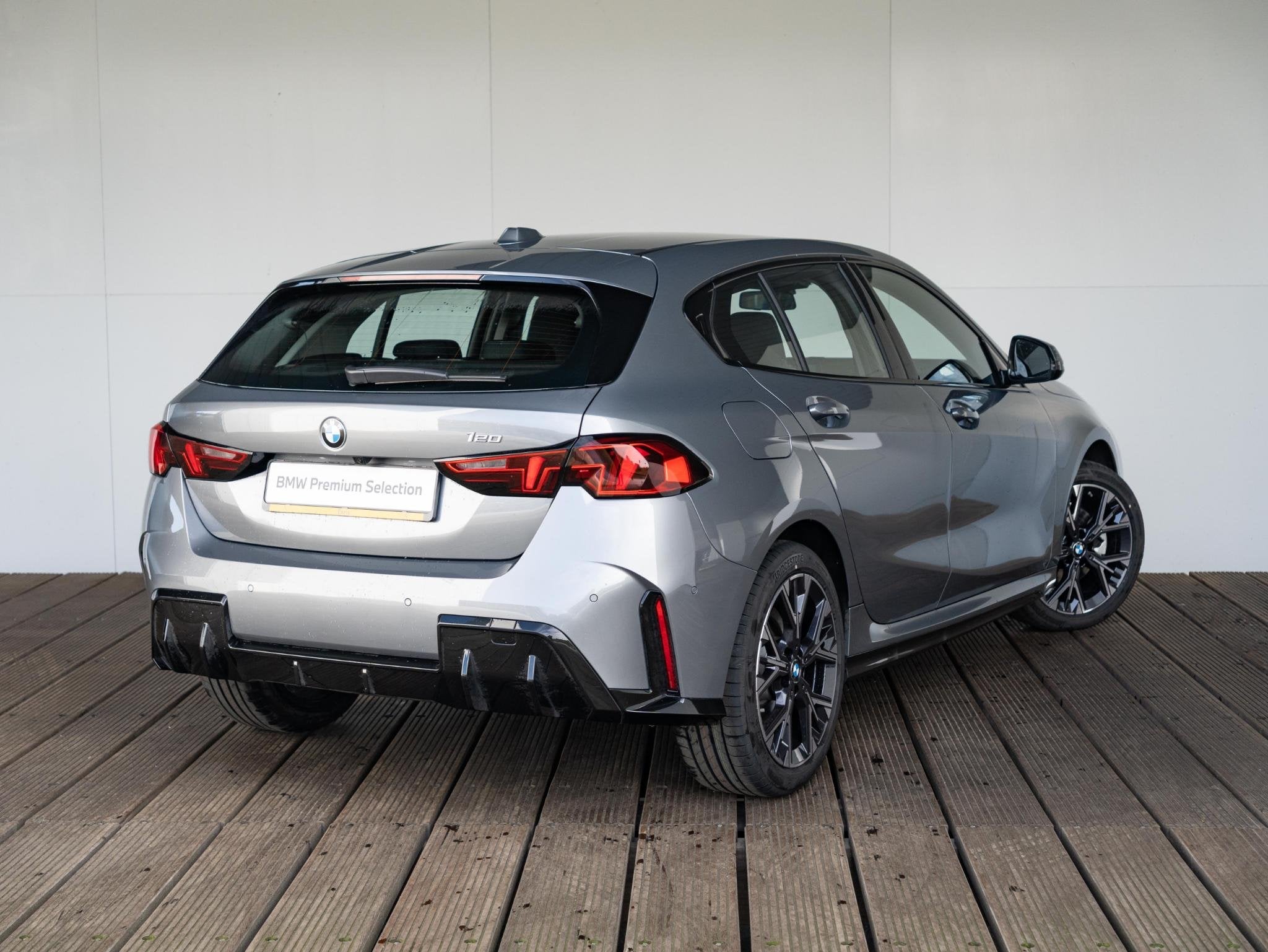 Foto 2 van BMW 1 Serie 120 | M Sport Design | Achteruitrijcamera | Stoe