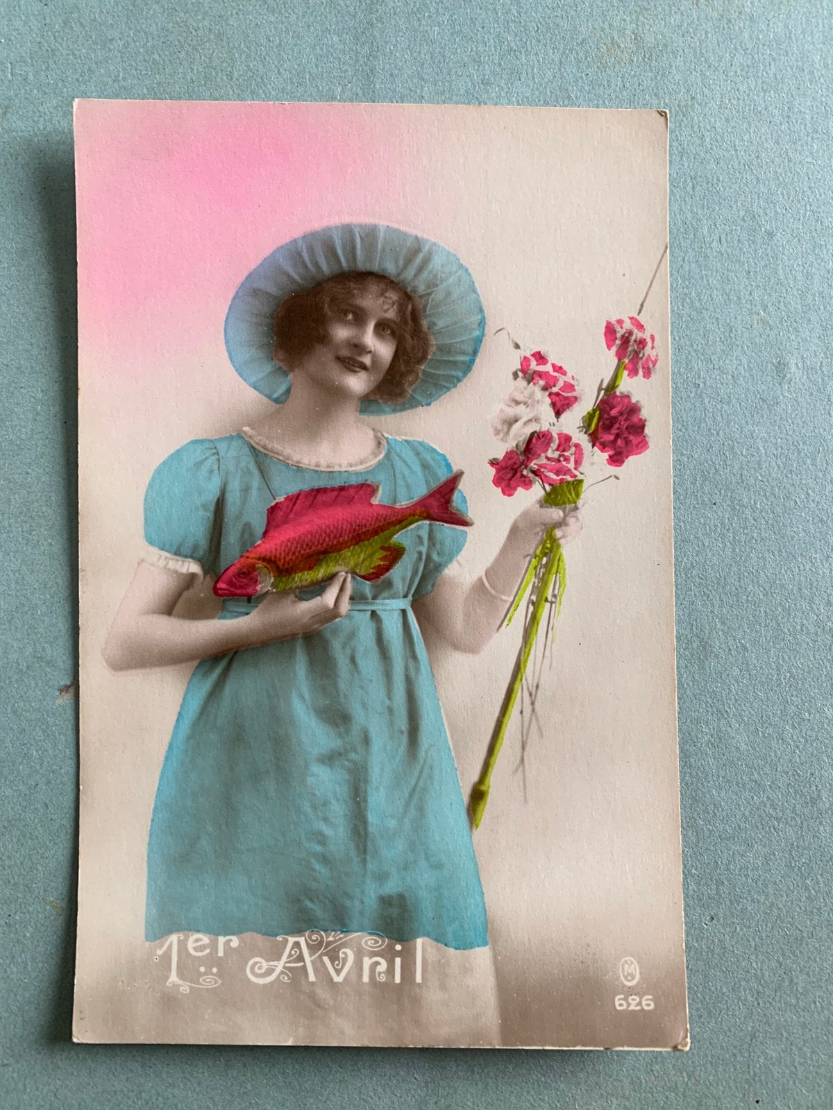1er Avril - dame in blauwe jurk, Ophalen of Verzenden, 1920 tot 1940, Ongelopen, Feest(dag)