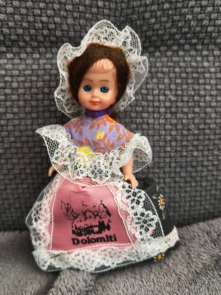 Klederdracht poppetje,Dolomiti, Verzamelen, Poppen, Ophalen of Verzenden, Zo goed als nieuw, Pop