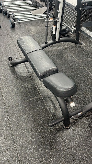 340 x Matrix FW - 80 Adjustable bench, Sport en Fitness, Fitnessapparatuur, Ophalen, Overige materialen, Benen, Gebruikt