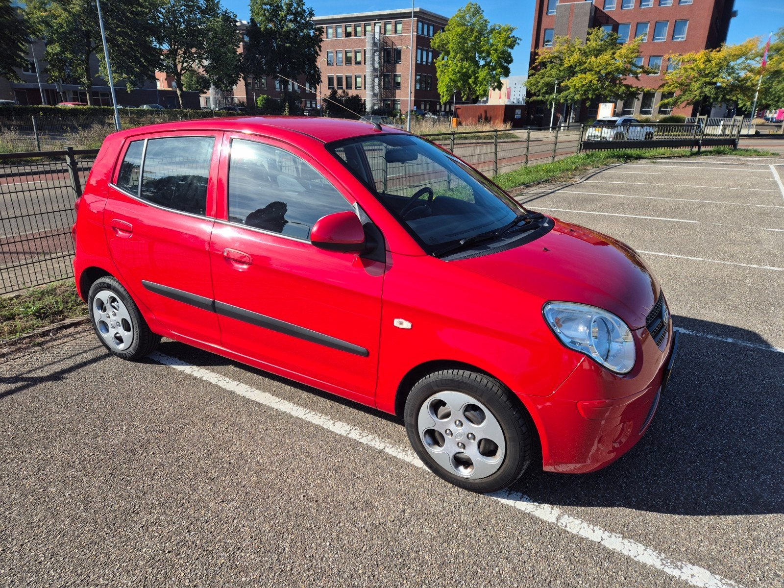 Foto 2 van Kia Picanto 1.0 2010 Rood