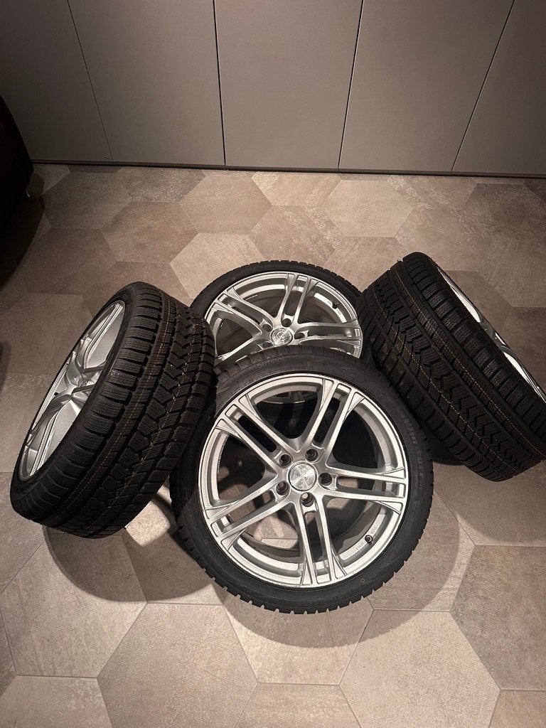 18 inch Lichtmetalen Velgen + Winterbanden 235/40 R18 ET35, Ophalen, 18 inch, Gebruikt, Banden en Velgen