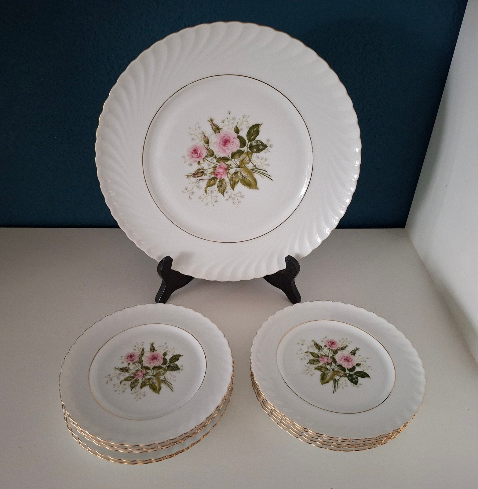 Royal Tettau gebakstel met roosjes, Ophalen of Verzenden, Zo goed als nieuw, Bord(en), Overige stijlen