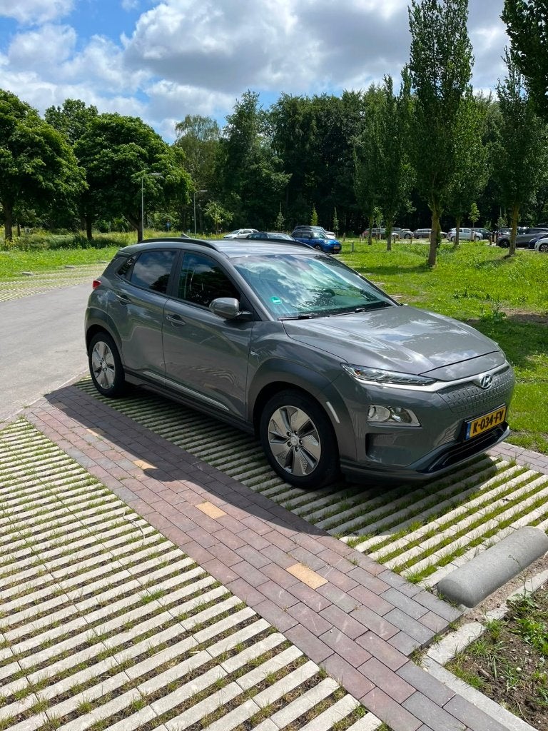 Hyundai Kona EV 204pk 2WD Aut. 2020 Grijs, Auto's, Hyundai, Particulier, Kona, Achteruitrijcamera, Adaptive Cruise Control, Airbags