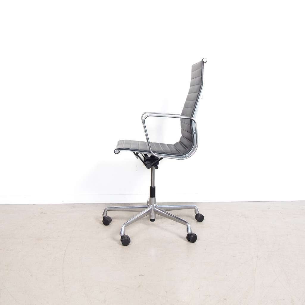 18x Vitra Eames EA 119 Bureaustoel Donkergrijs Leer, Huis en Inrichting, Bureaustoelen, Niet ingevuld, Bruin, Niet ingevuld, Ophalen of Verzenden