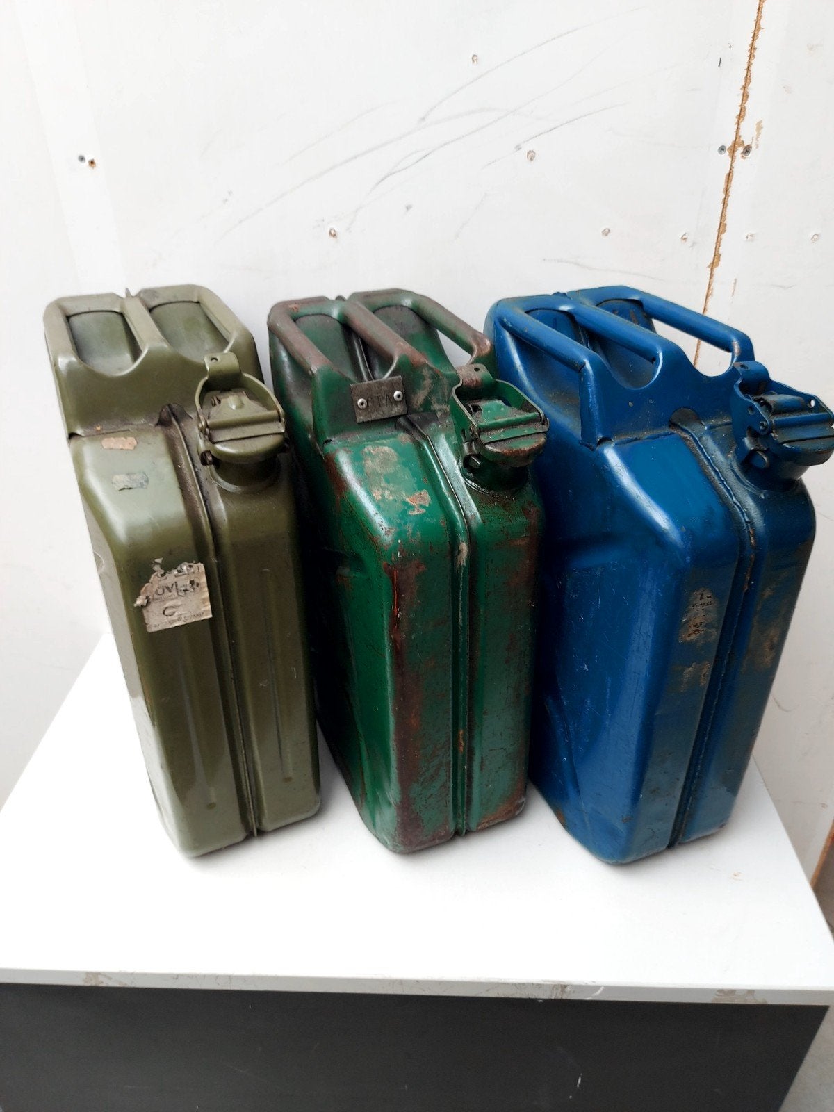 3 x gebruikte stalen jerrycans van 20 liter, Ophalen, Gebruikt