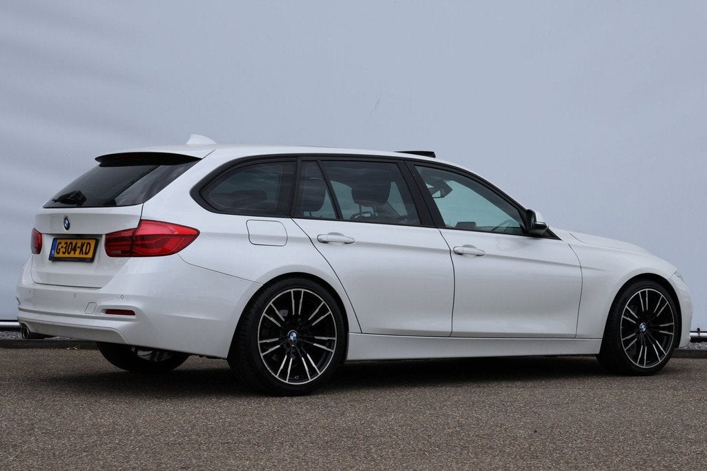 BMW 3-serie Touring 320d HANDEL/EXPORT | panoramadak | head-, Auto's, BMW, Automaat, 745 kg, Achterwielaandrijving, Euro 6