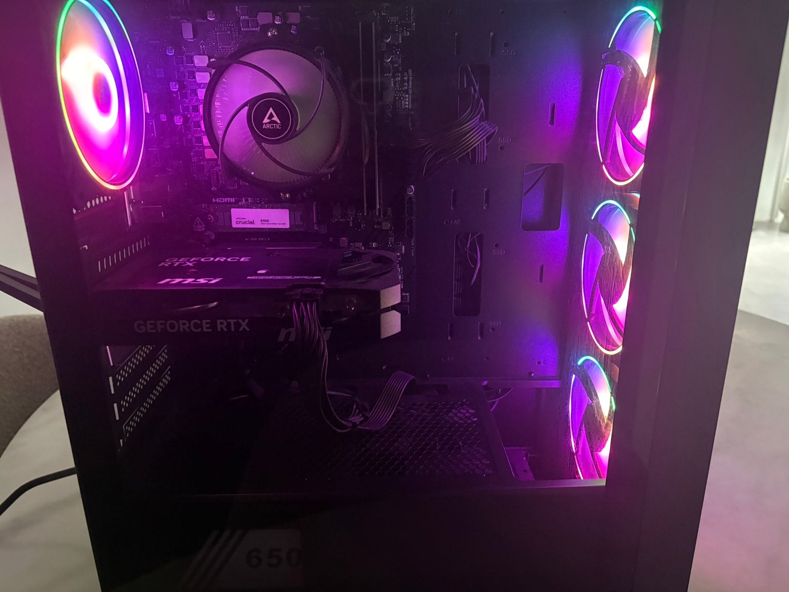 GeForce RTX 5060 AMD Ryzen 7 8700F 8-core, Spelcomputers en Games, Overige genres, 1 speler, Ophalen of Verzenden, Zo goed als nieuw