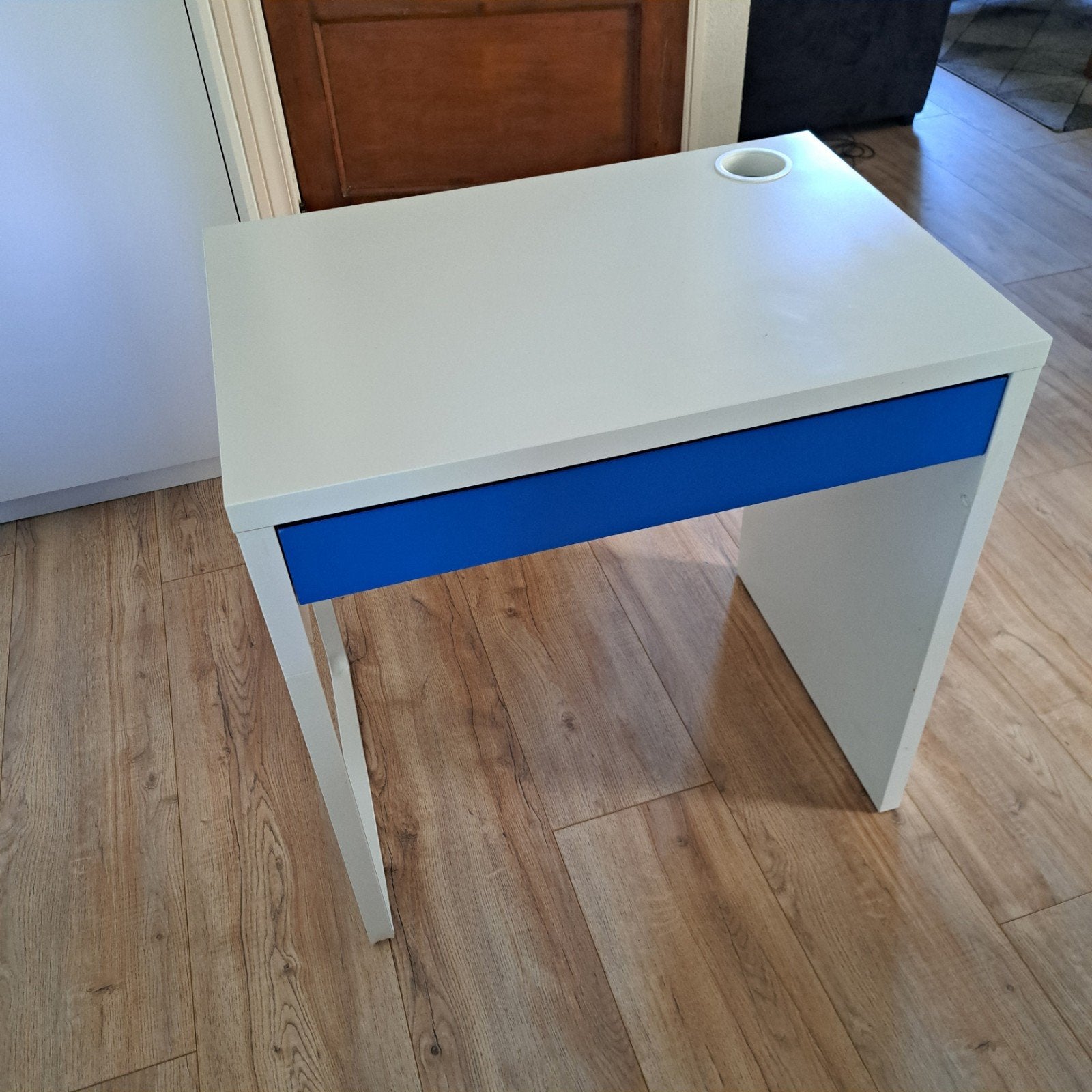 Bureau Micke van Ikea, Huis en Inrichting, Bureaus, Ophalen