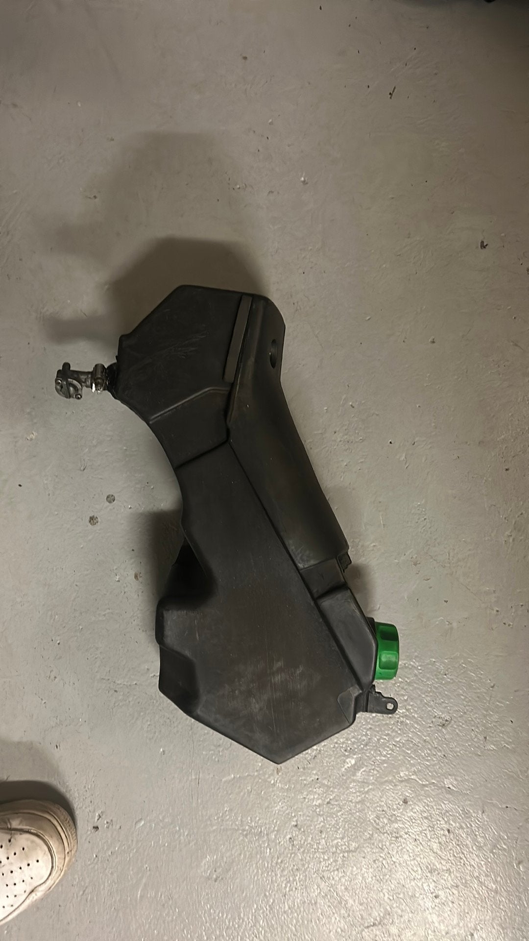 Derbi senda benzine tank (lek!), Fietsen en Brommers, Ophalen, Gebruikt