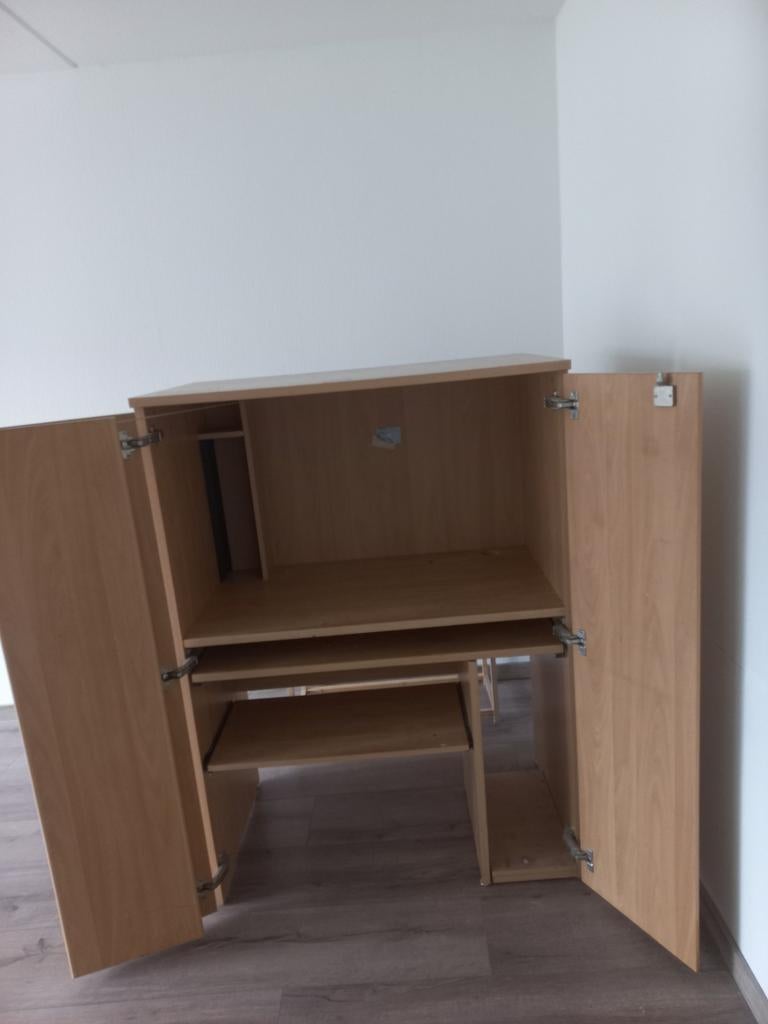 Mooie computerkast wegens verhuizing, Ophalen