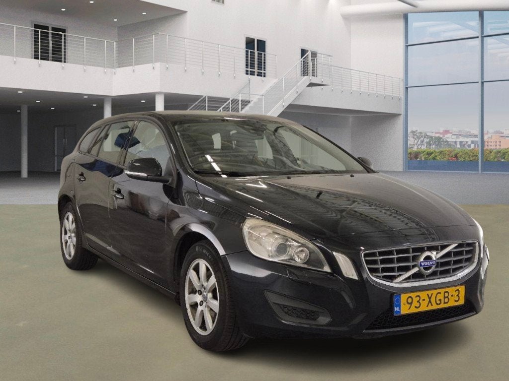 Volvo V60 1.6 T3 Kinetic Airco Cruise Leder Navi PDC Xenon, Voorwielaandrijving, Gebruikt, 4 cilinders, 150 pk