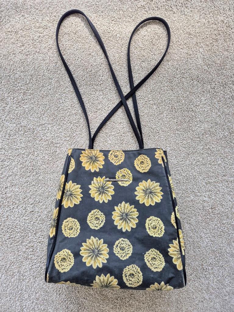 Puccini schoudertas zwart met gele bloemen van stof, Sieraden, Tassen en Uiterlijk, Ophalen of Verzenden, Zo goed als nieuw, Zwart