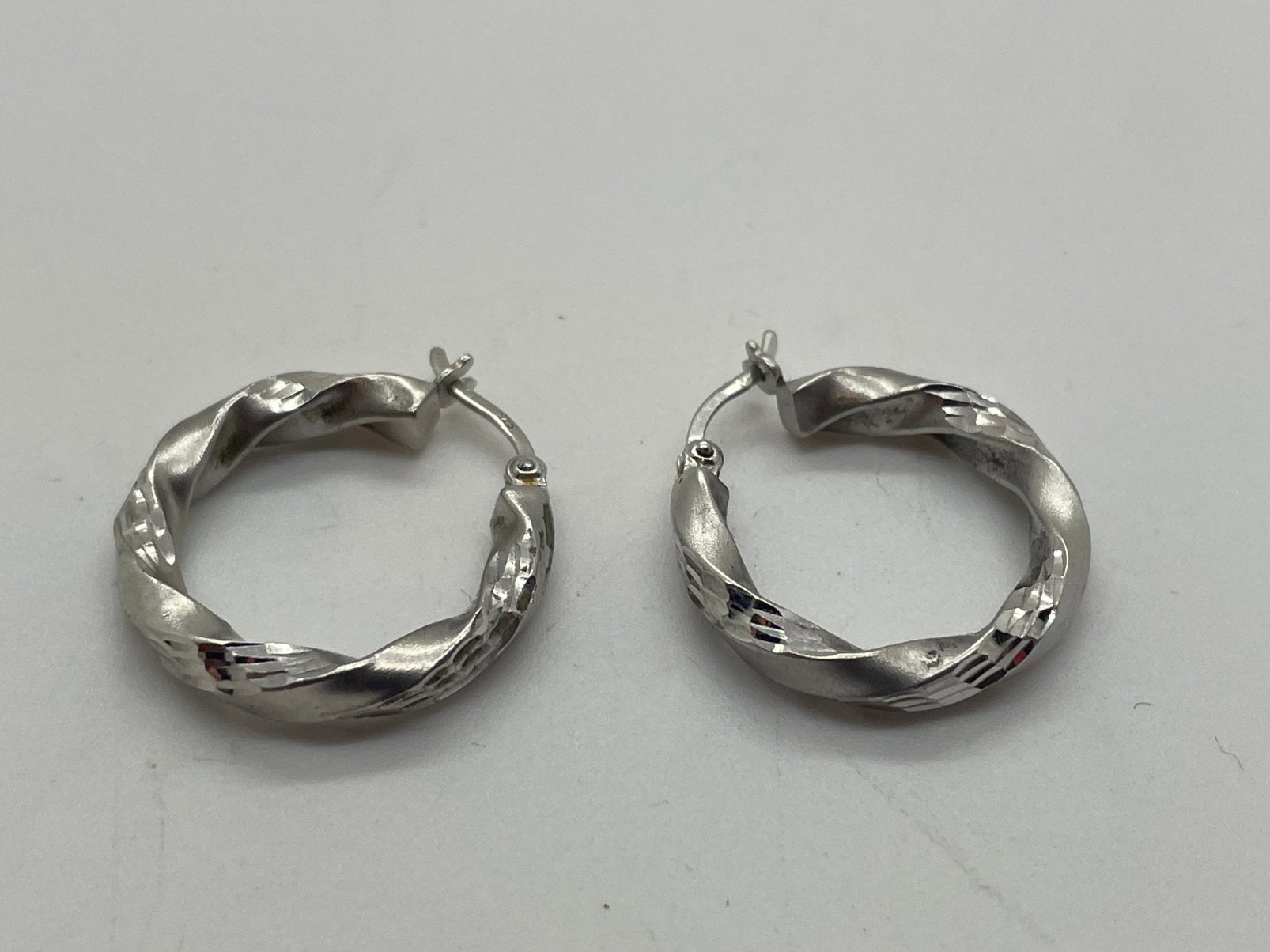 E662 Prachtige zilveren oorbellen wokkels, Ophalen of Verzenden, X, Zilver, Zilver