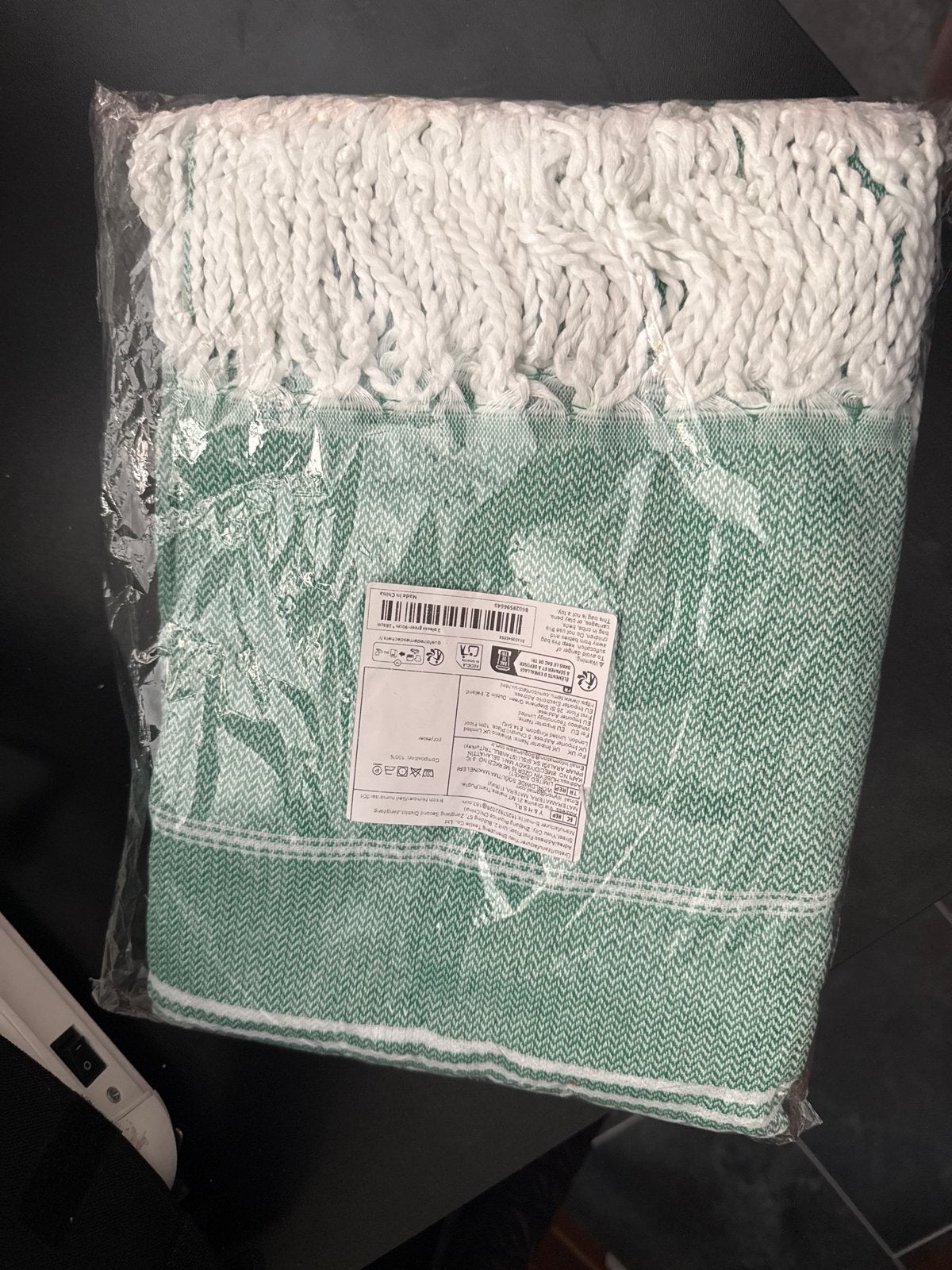 4 Handdoeken - 2 Nieuw in Verpakking, Ophalen of Verzenden, Zo goed als nieuw, Groen, Handdoek