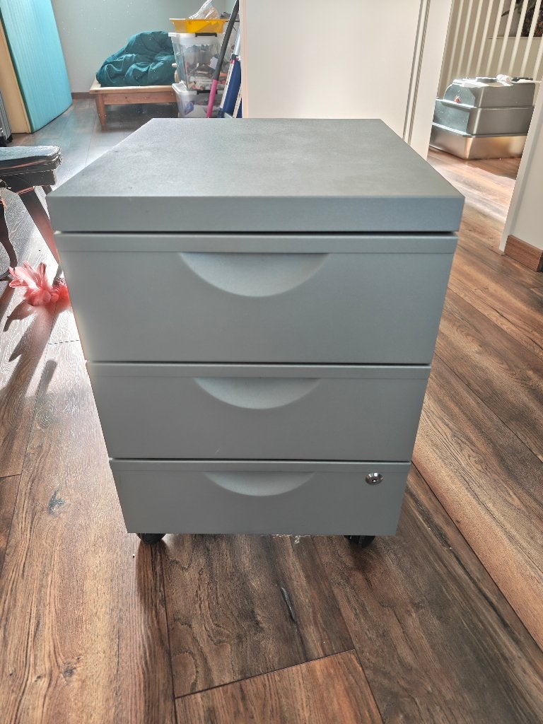 Computerkast, Ophalen, Zo goed als nieuw, Minder dan 70 cm, Metaal