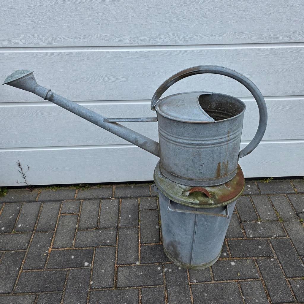 Oude vintage 13 liter zinken gieter met broeskop, Ophalen