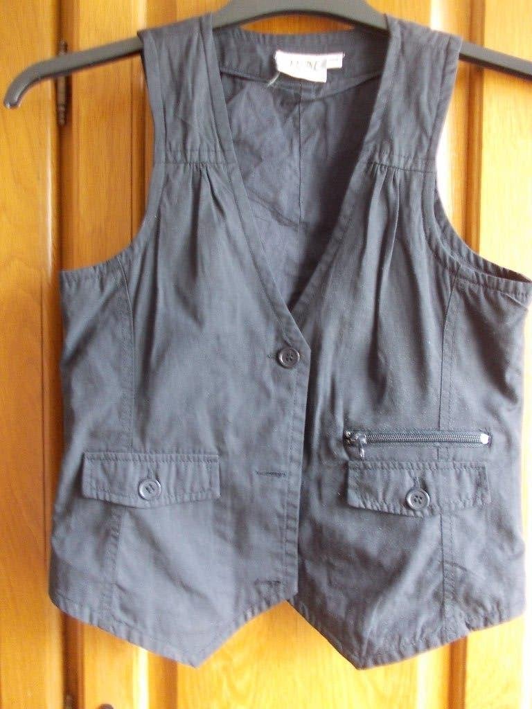 Mooi donkerblauw gilet in maat 176/XS, Kinderen en Baby's, Ophalen, R&M, Overige typen, Meisje