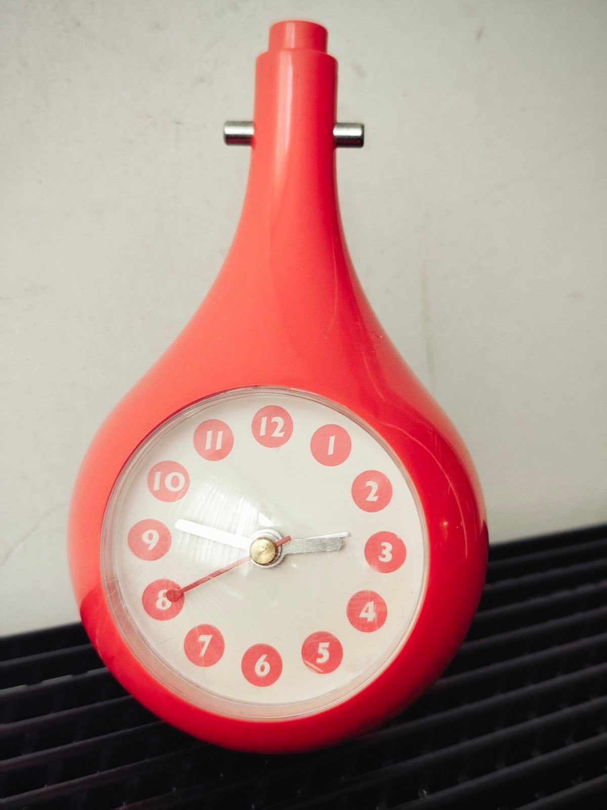 Midcentury space age brandweerrode wekker, 19 cm hoog, Ophalen of Verzenden, Zo goed als nieuw, Analoog