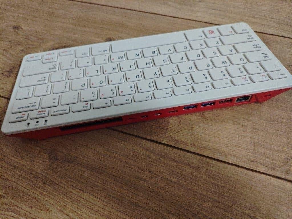 Raspberry Pi 400 4GB, Ophalen of Verzenden, Zo goed als nieuw