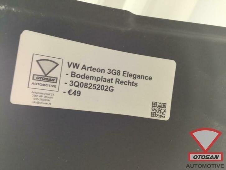 vw arteon 3g8 2018 bodemplaat rechts 3q0825202g, Gebruikt, Volkswagen, Volkswagen AG, Rechts