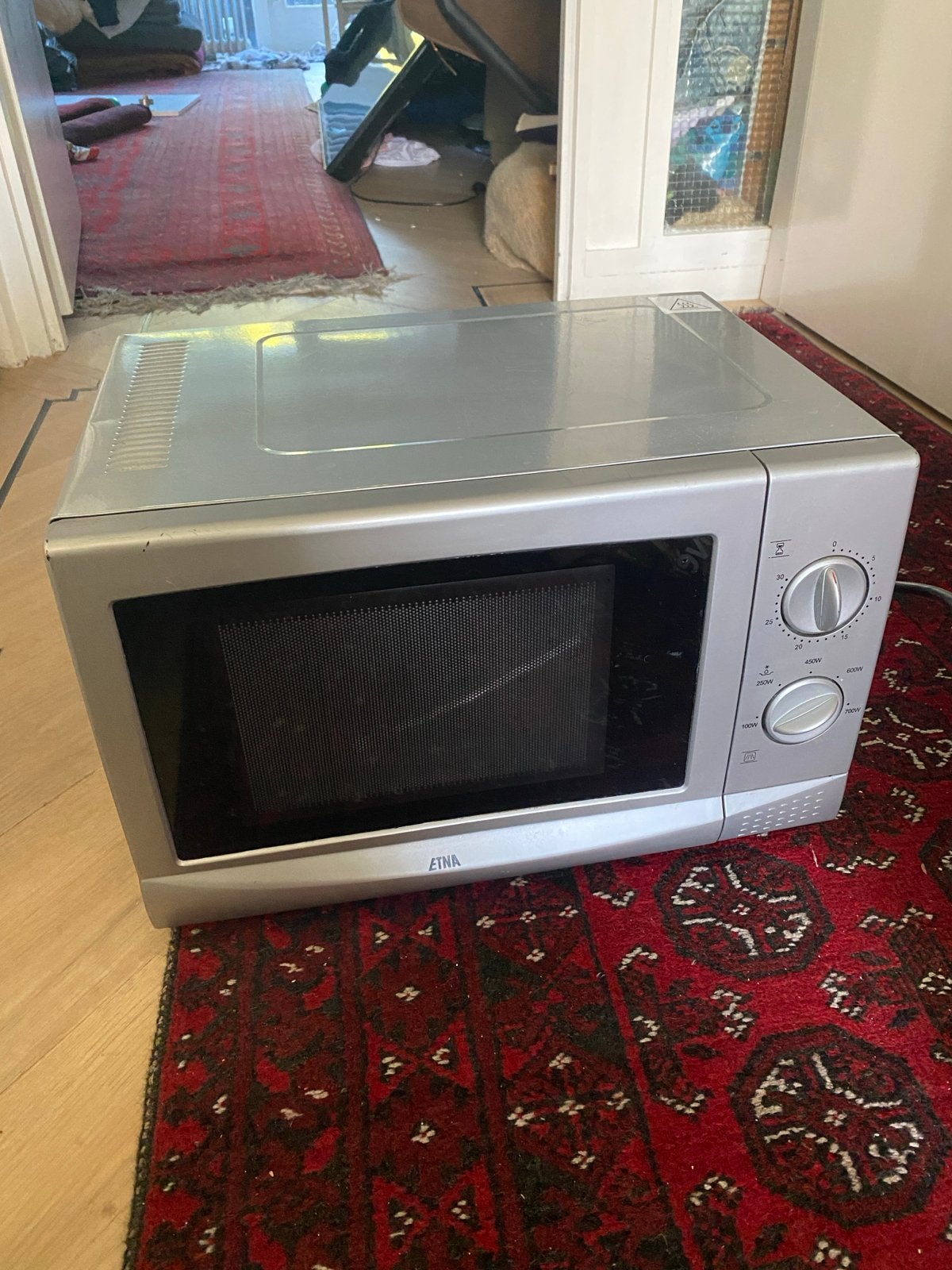 ETNA Magnetron - Zilverkleurig en Compact, Witgoed en Apparatuur, Gebruikt, Minder dan 45 cm, Ophalen of Verzenden, Magnetron