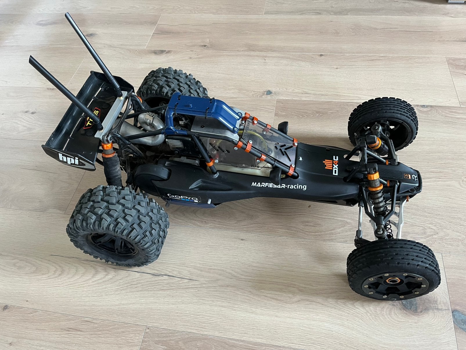 Te koop aangeboden 23cc HPI BAJA met aluminium wielophanging, Ophalen, Benzine, Gebruikt, Auto offroad