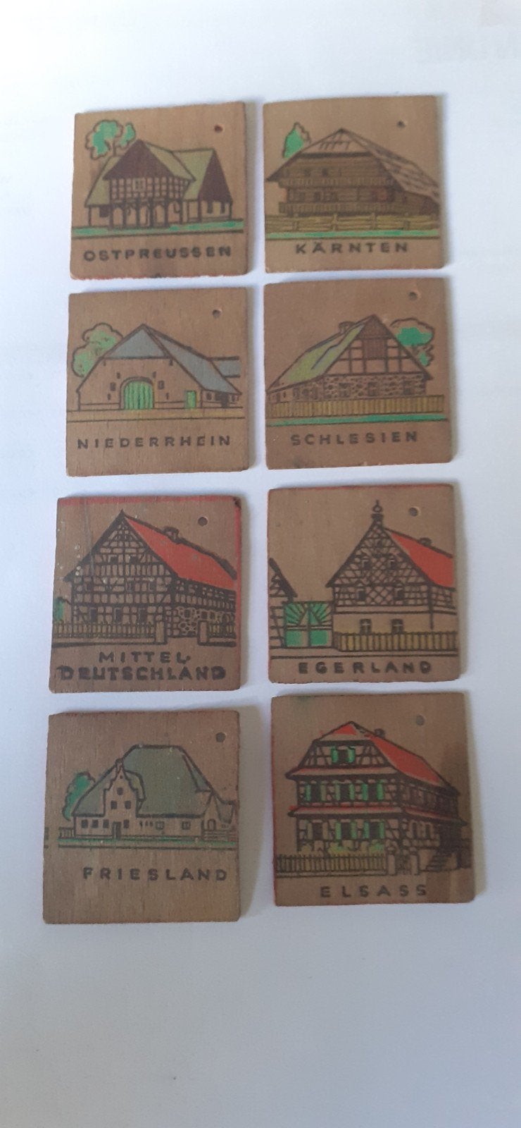 WOII Winterhulp boerderijen hout 8 stuks 3.9cm, Verzamelen, Ophalen of Verzenden